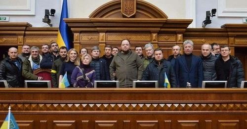 Щойно, 19 вересня вони ухвалили закон. Як нам після цього жити? Вони взагалі збожеволіли?!