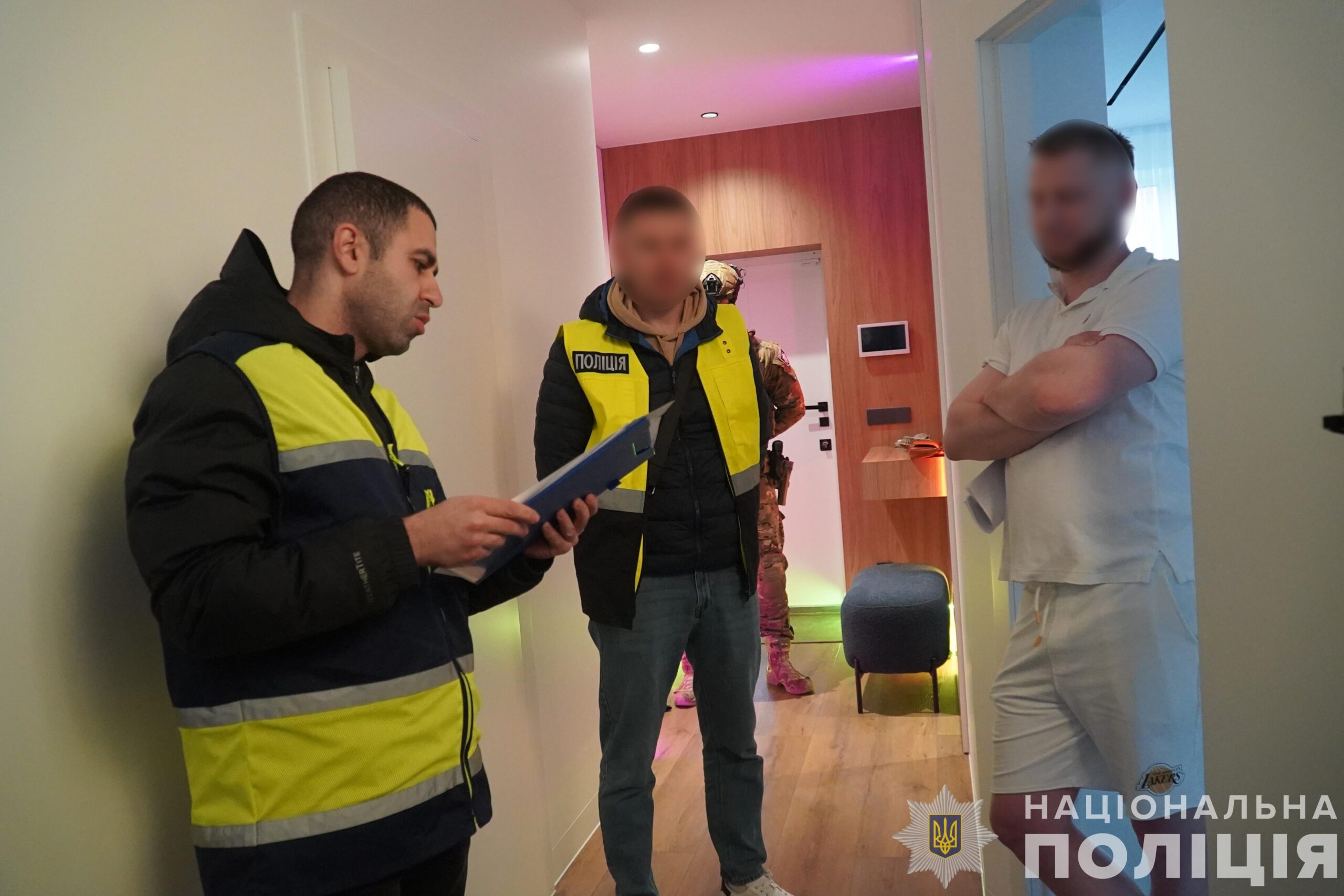 Нацполіція ліквідувала організовану злочинну групу шахраїв, яка не поставила для ЗСУ понад сто дронів вартістю майже 11 мільйонів гривень